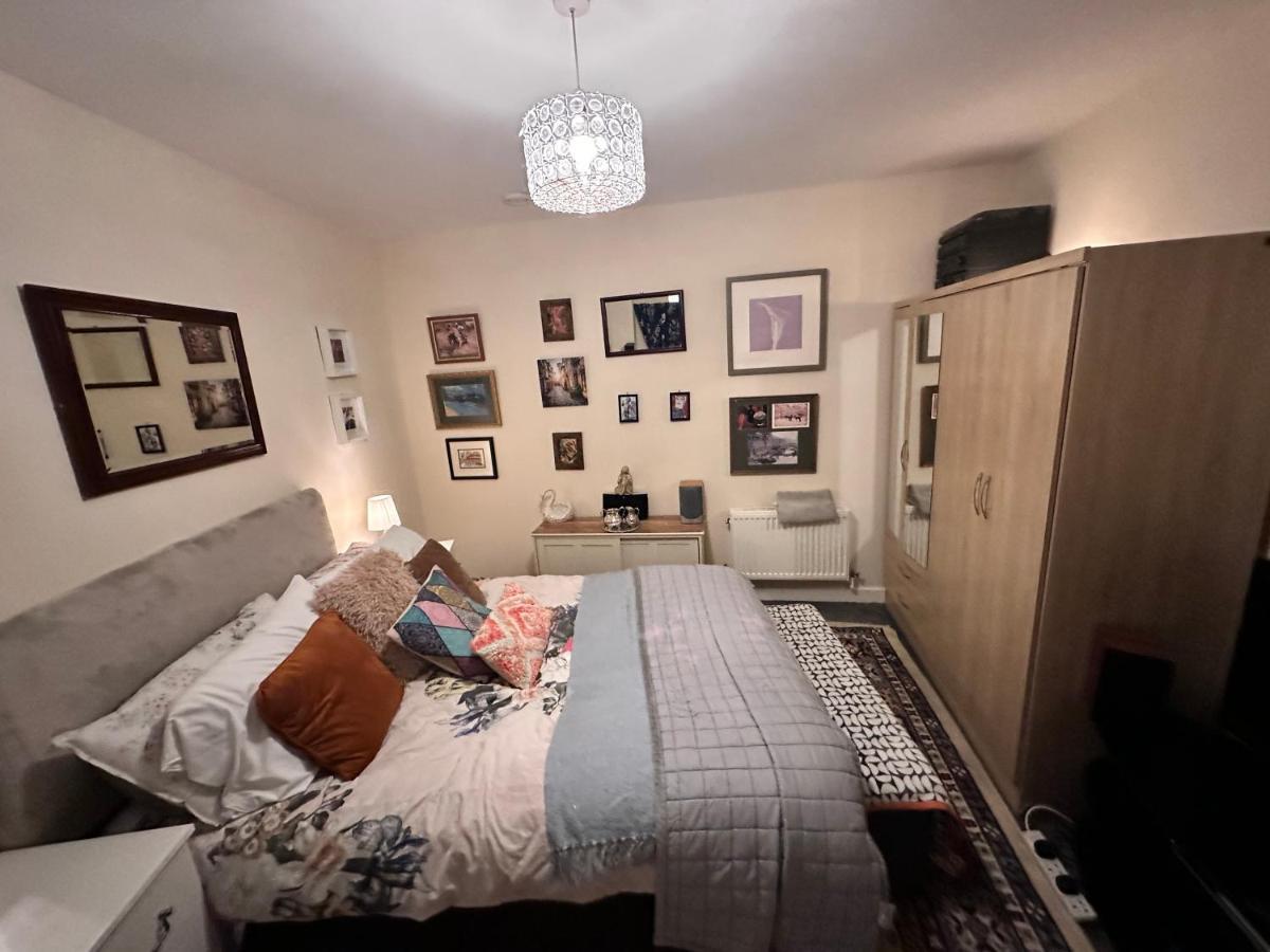 Private Room. In Zone 2 In Cousy Flat London Exterior photo